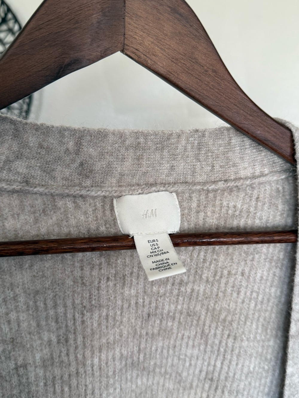 ๐ H&M Neutral Taupe Ribbed Button-Front Cardigan - Picture 3 of 4